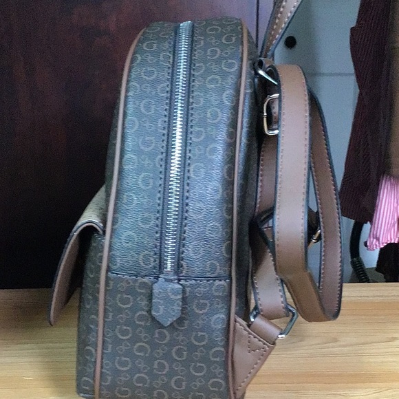 NWT Guess backpack - Picture 4 of 11